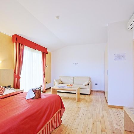 Vilola Bed & Breakfast Zambratija  Exterior photo
